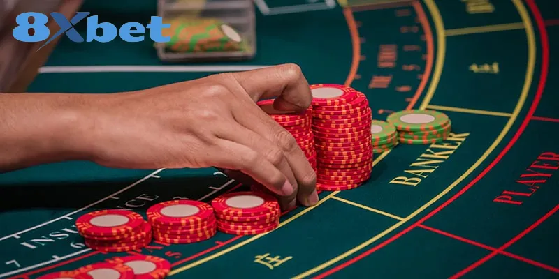 Cách tính điểm trong Baccarat 8xbet – Quy tắc và ví dụ minh họa